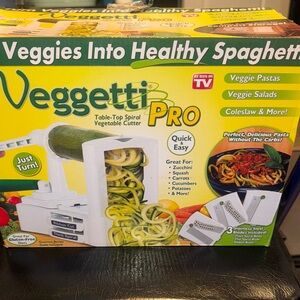 Veggetti Pro Spiral Vegetable Cutter NIB